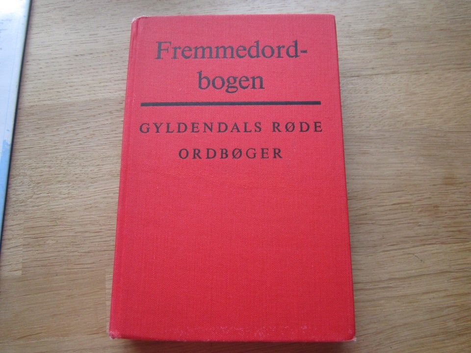 Gyldendals røde ordbøger .,