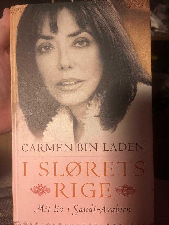 I slørets rige, Carmen Bin Laden