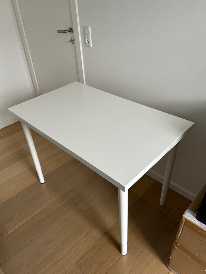 Skrive-/computerbord, IKEA, b: