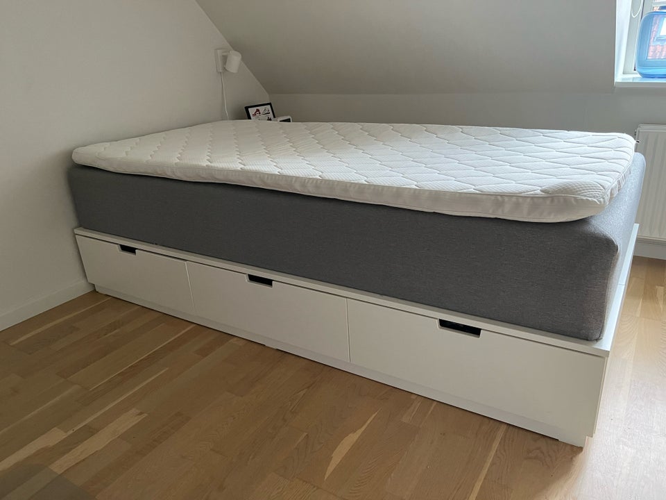 Enkeltseng, Ikea og jysk, b: 90 l: