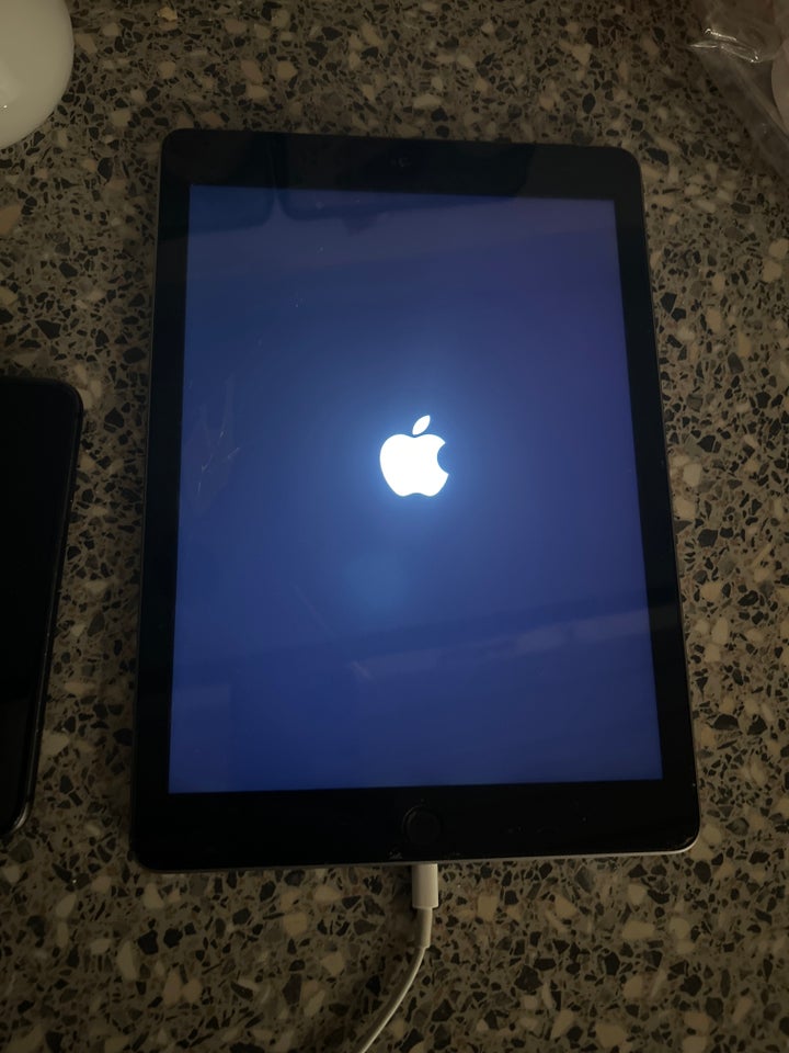 iPad 5, 32 GB, sort