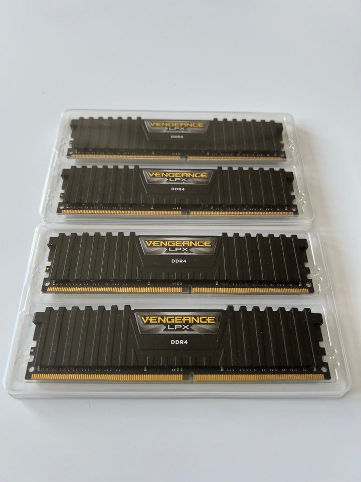 Corsair 64 GB DDR4 SDRAM