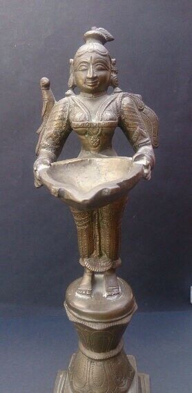 Bronze figur som olielampe Deepa