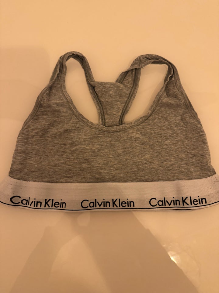 Andet, Calvin Klein, str. 36