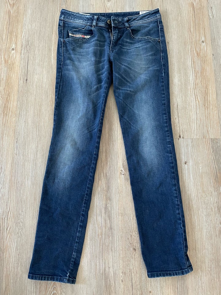 Jeans, Diesel, str. 28