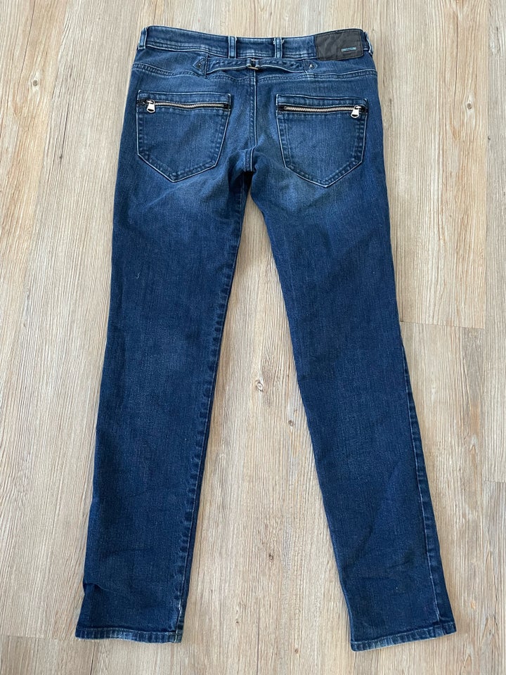 Jeans, Diesel, str. 28