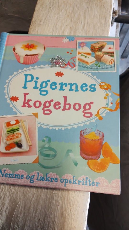 Pigernes kogebog, emne: mad og vin