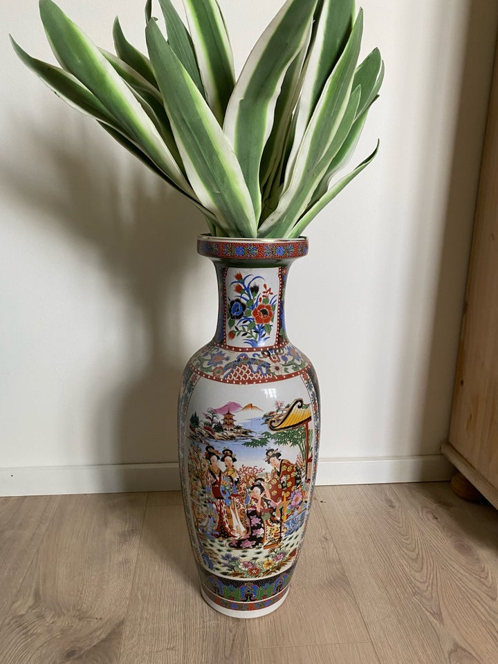 Stor asiatisk vase Porcelæn