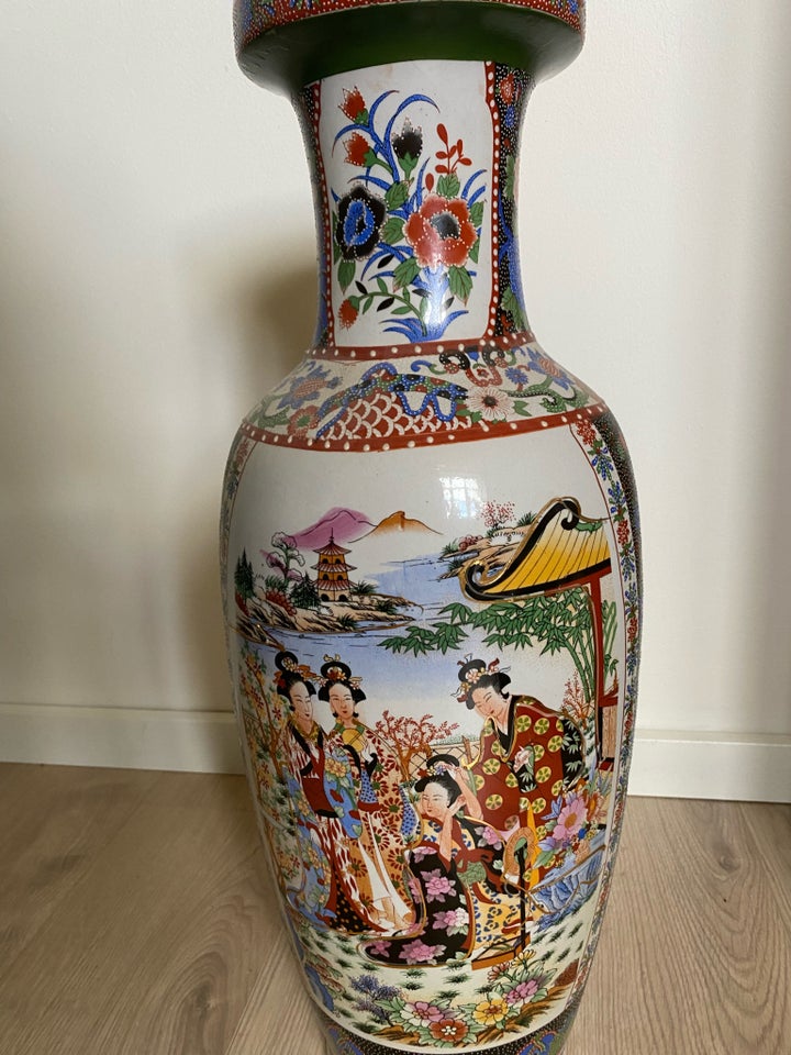 Stor asiatisk vase Porcelæn