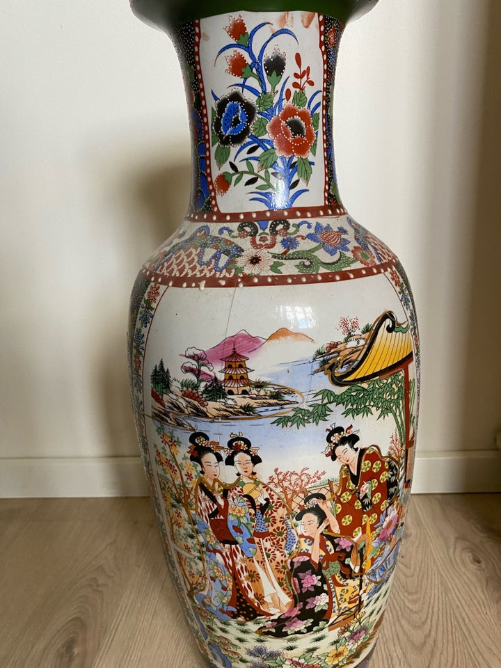 Stor asiatisk vase Porcelæn