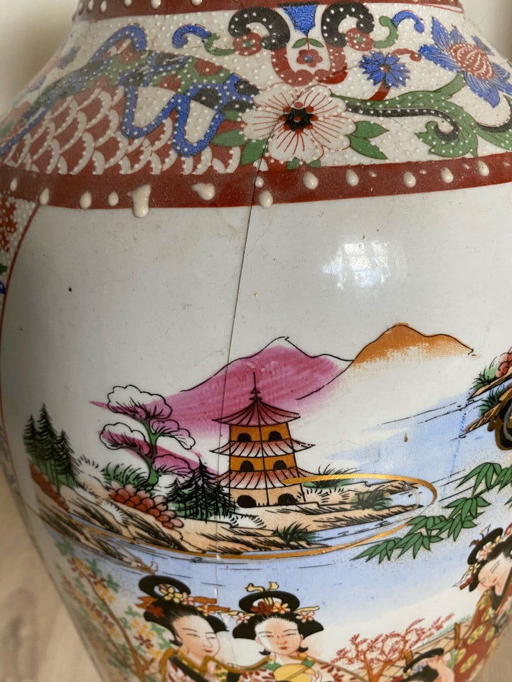 Stor asiatisk vase Porcelæn