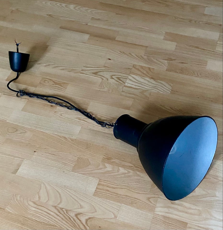 Anden loftslampe, Industri look