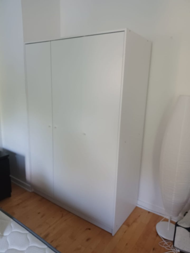 Klædeskab Ikea b: 119 d: 55 h: 175