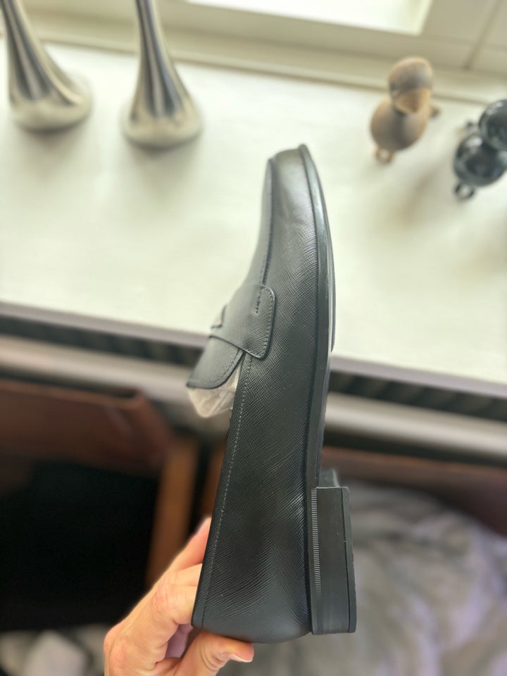 Loafers, Prada, str. 45