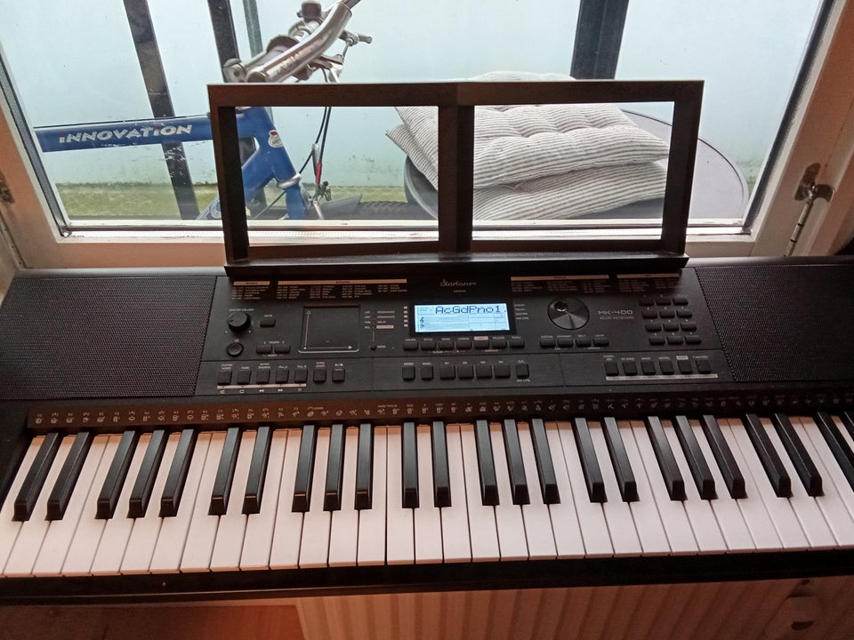 Startone: Keyboard og stative ,