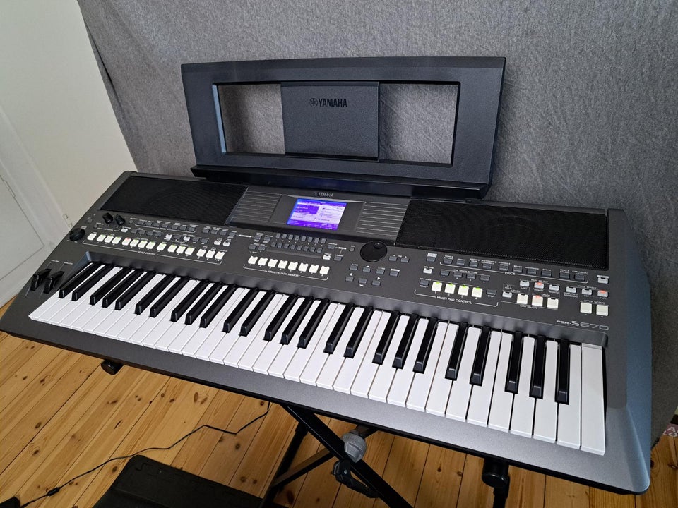 Keyboard, Yamaha PSR-S670