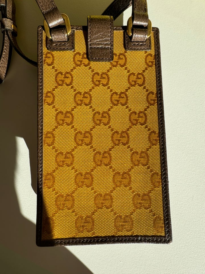 Mobiltaske, Gucci x adidas