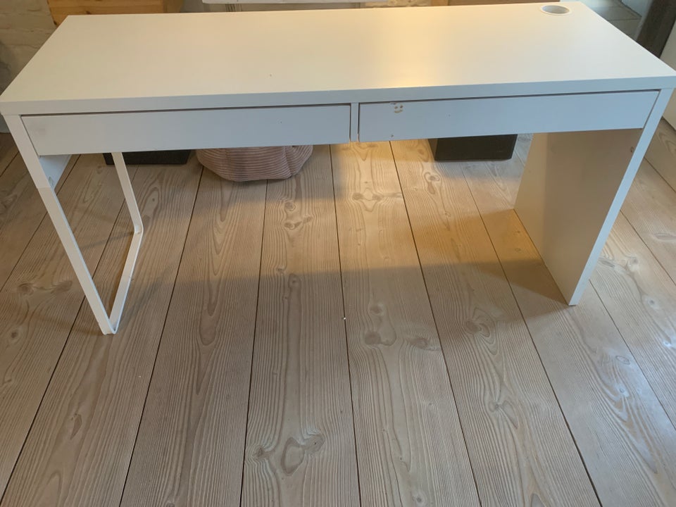 Skrivebord, Ikea, b: 140 d: 50 h: 75