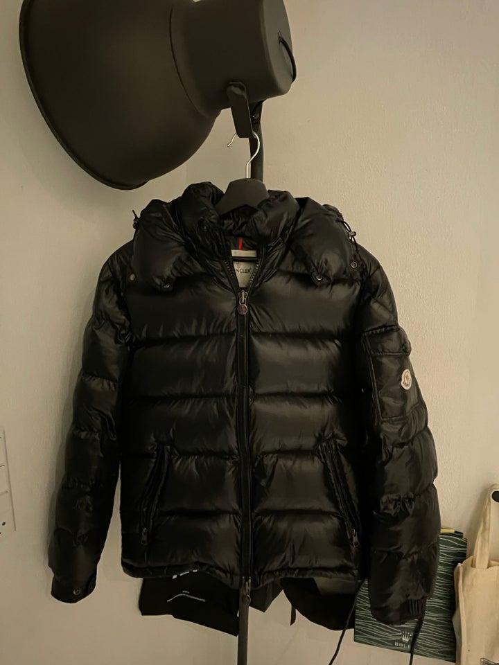 Dynejakke, str. M, Moncler maya