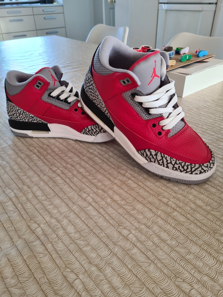 Sneakers, str. 39, Jordan 3