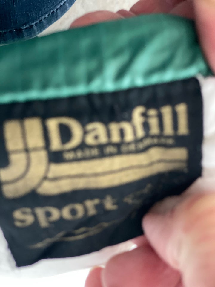 Sovepose, Danfill Sport