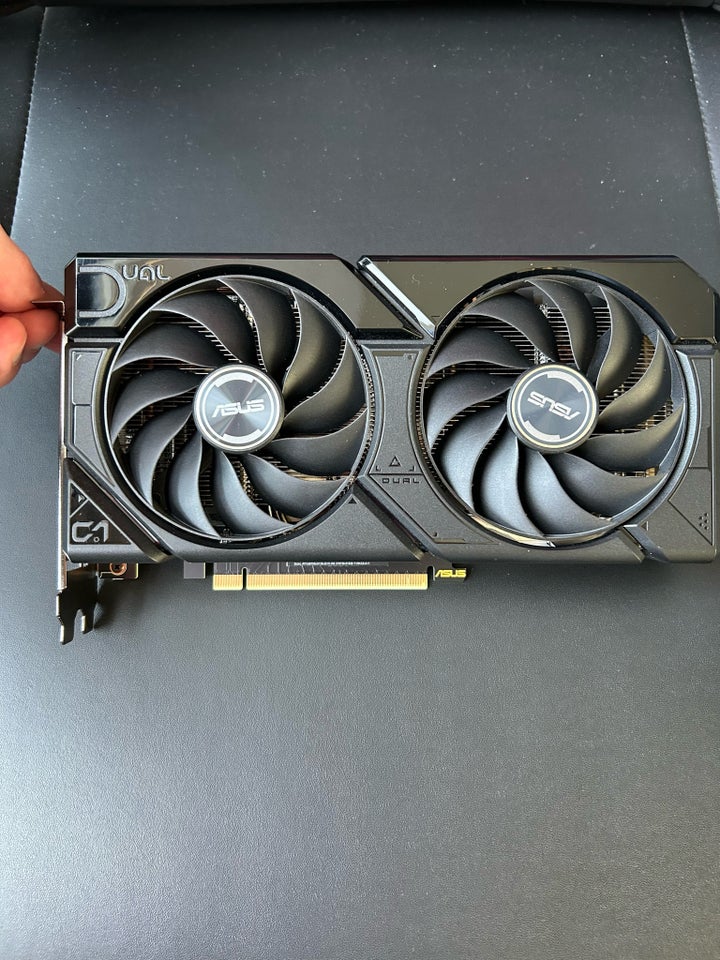 GeForce RTX 4070 Super Dual Asus, 12