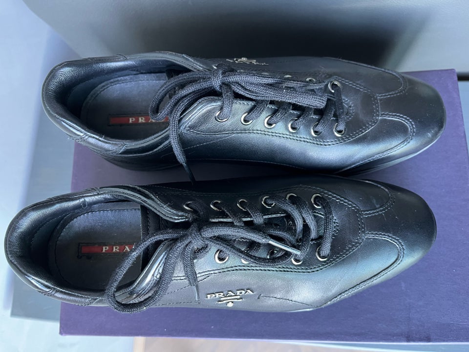 Sneakers str 38 Prada