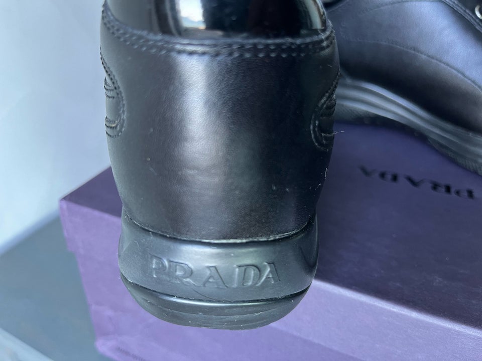 Sneakers str 38 Prada