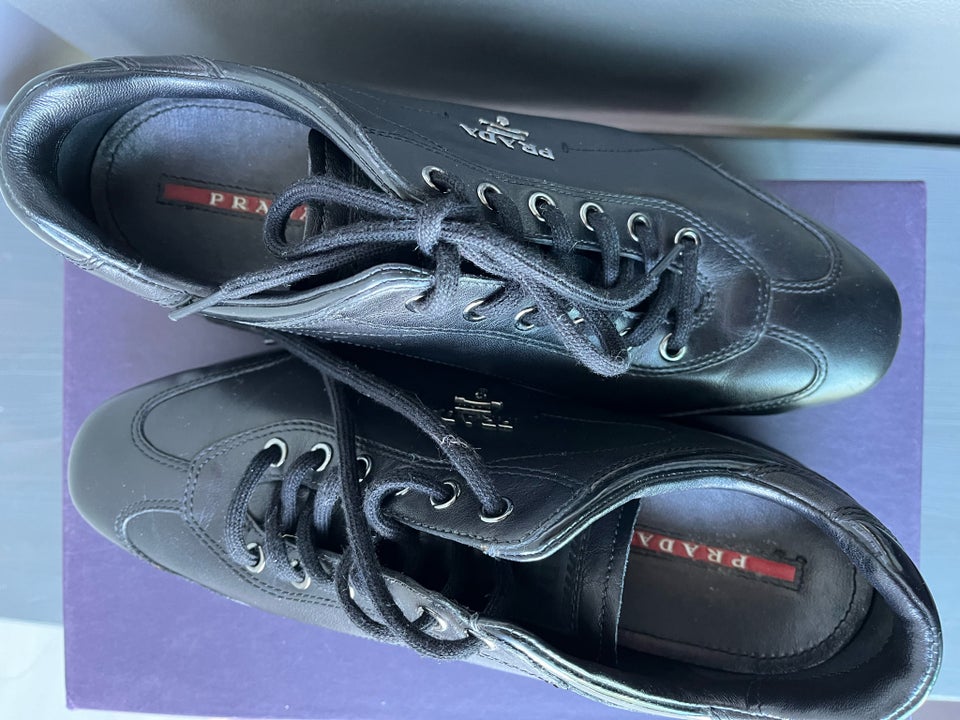 Sneakers str 38 Prada