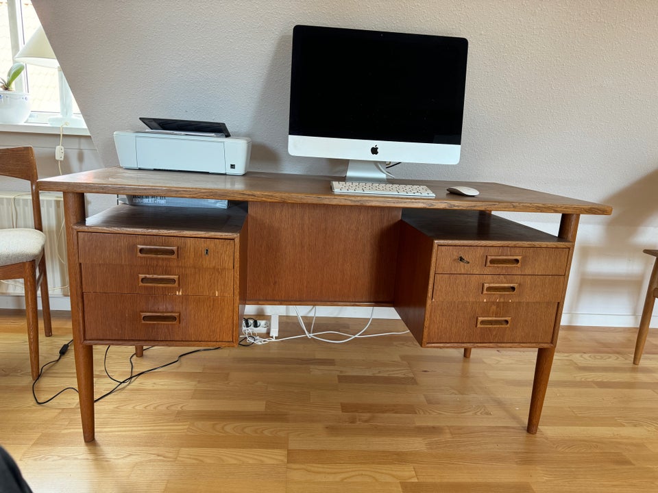 Skrivebord, Wegner, b: 140 d: 70 h: