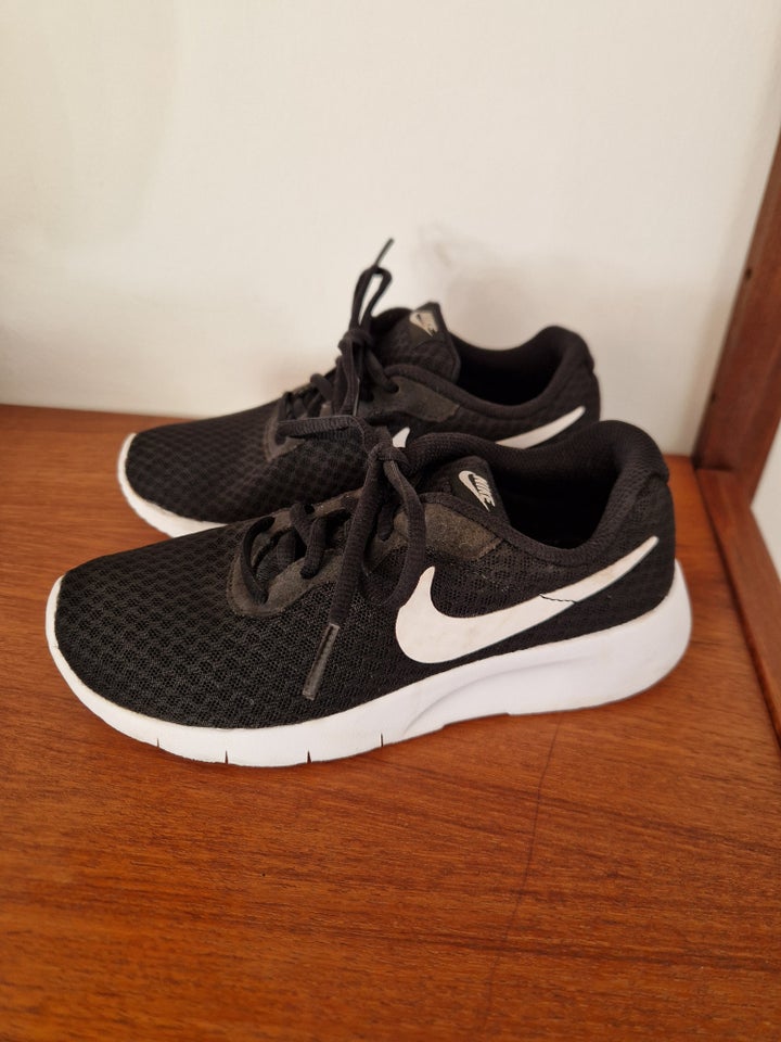 Sneakers, str. 33, Nike