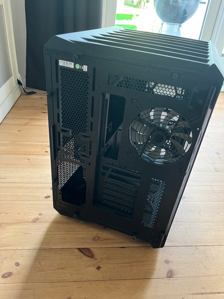 CORSAIR mid-tower cases