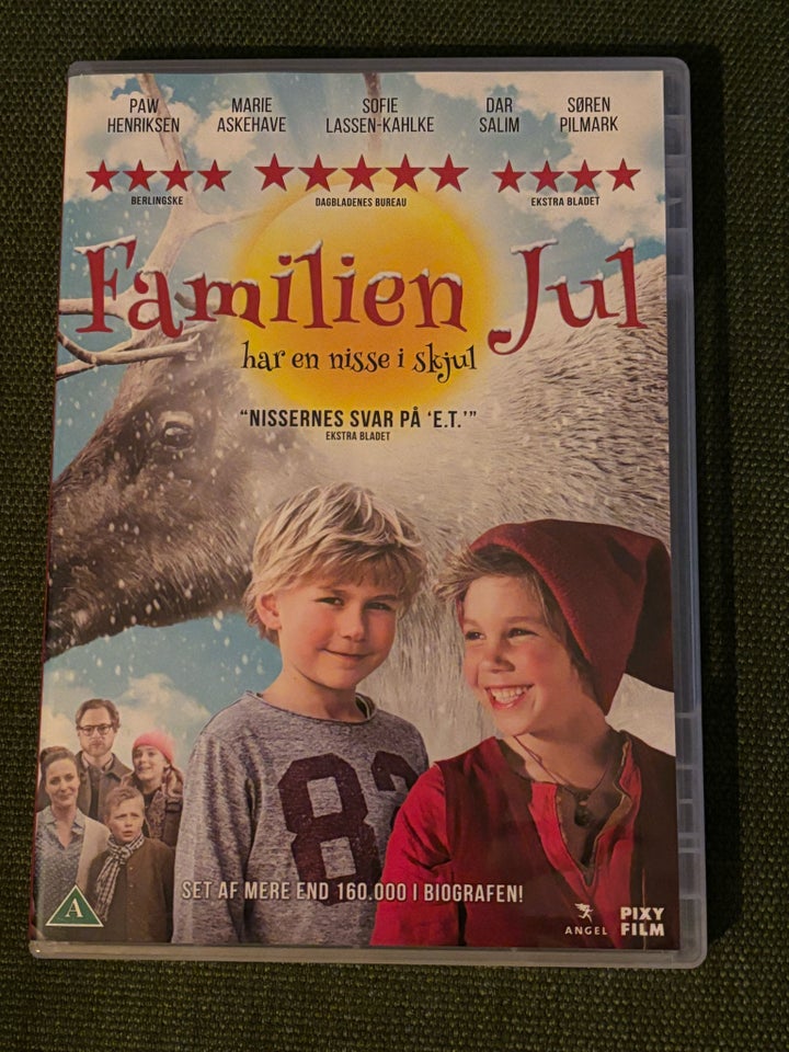 Familien jul - har en nisse i skjul,