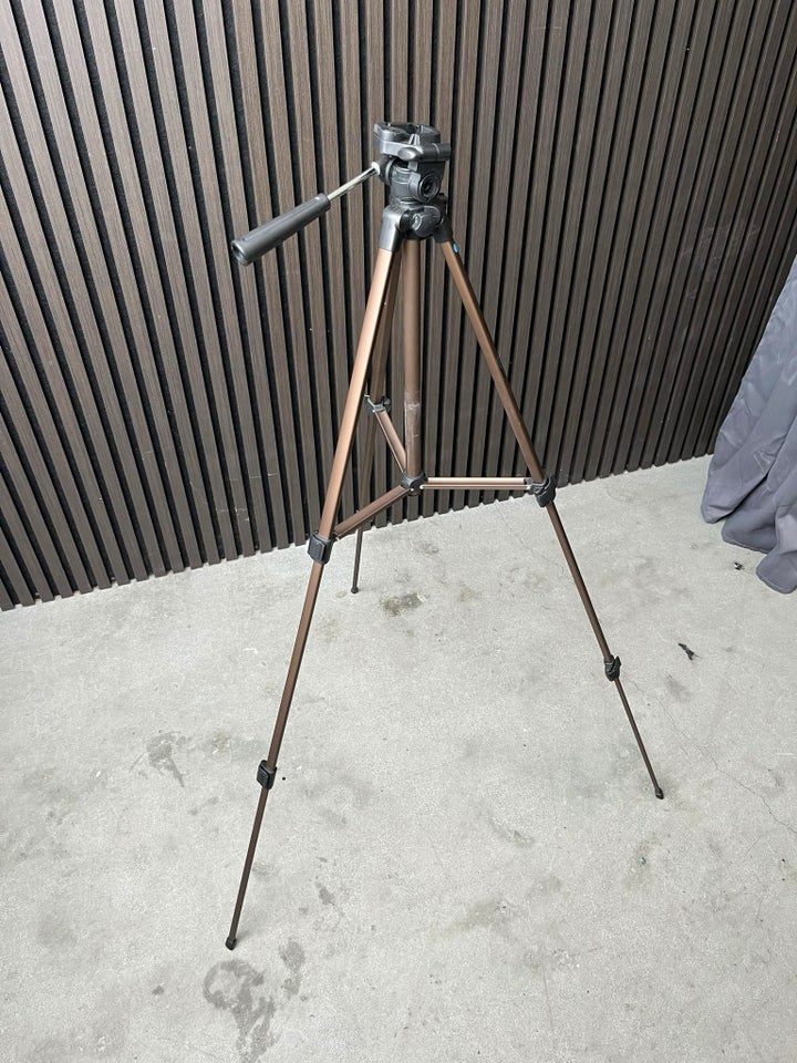 Tripod, God