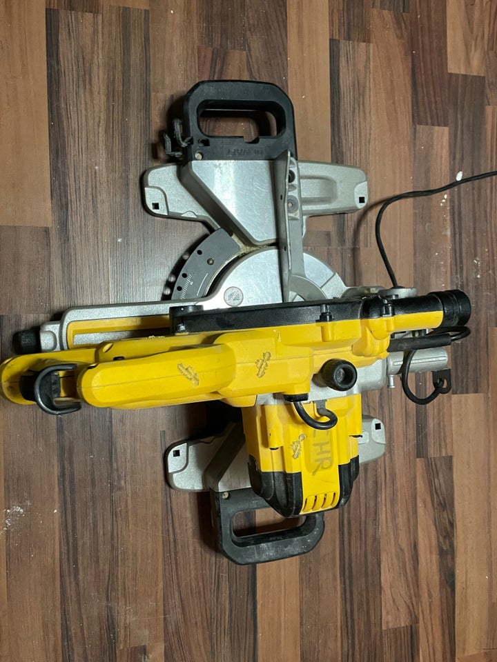 Geringssav, DEWALT DWS774