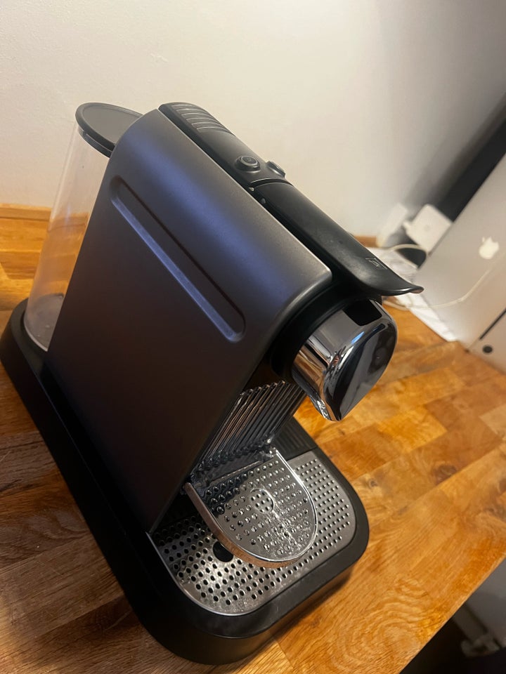 Nespresso citiz med mælkeskummer,