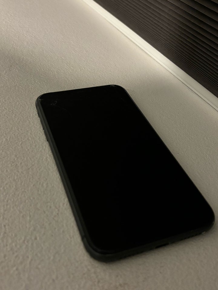 iPhone 11, 128 GB, sort