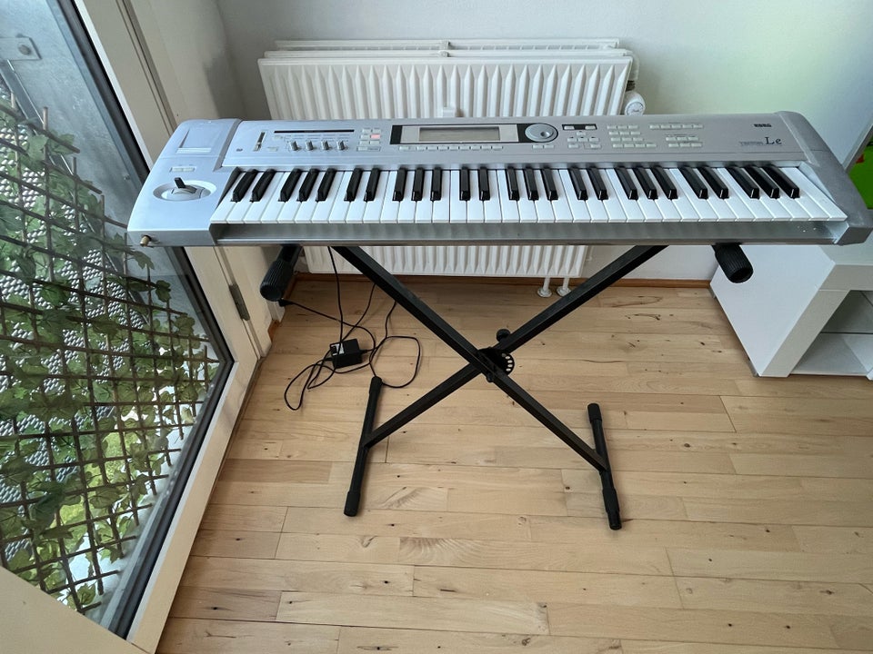 Synthesizer Korg Triton Le