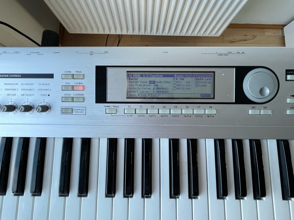 Synthesizer Korg Triton Le