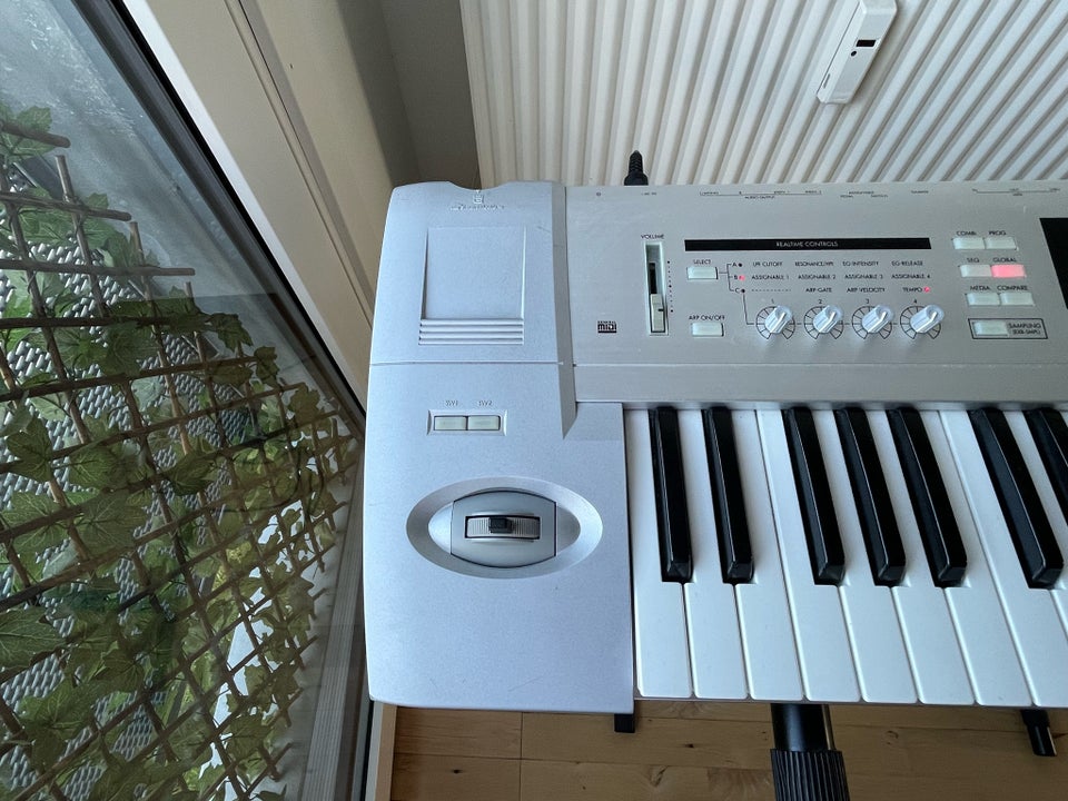 Synthesizer Korg Triton Le