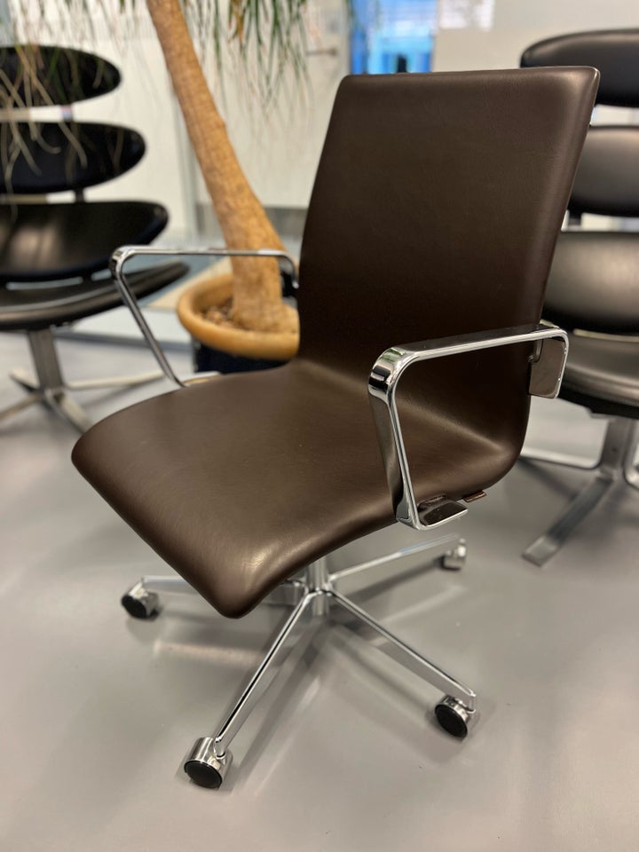 Fritz Hansen, Oxford Model 3271W,