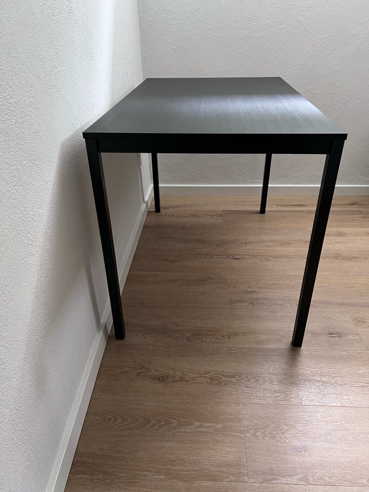 Arbejdsbord, Ikea, b: 110 d: 67 h: 74