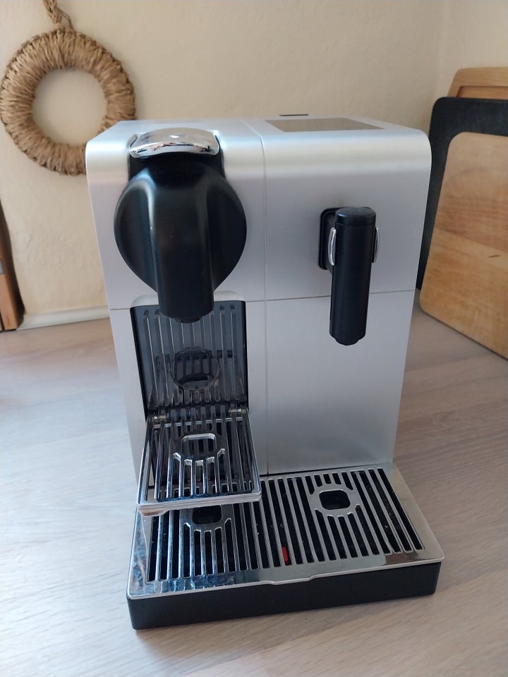 Nespresso , DeLonghi