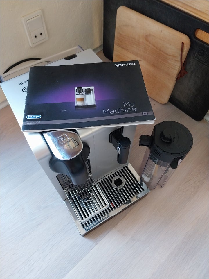 Nespresso , DeLonghi