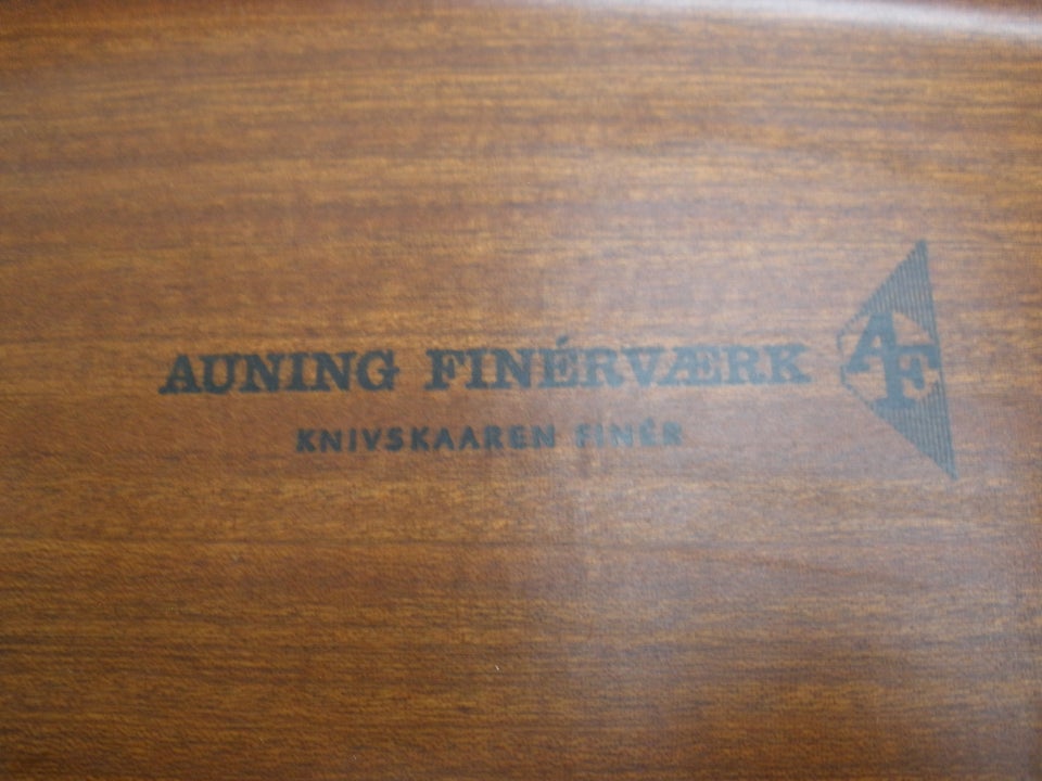 Gammel Finer Reklamebakke, Auning