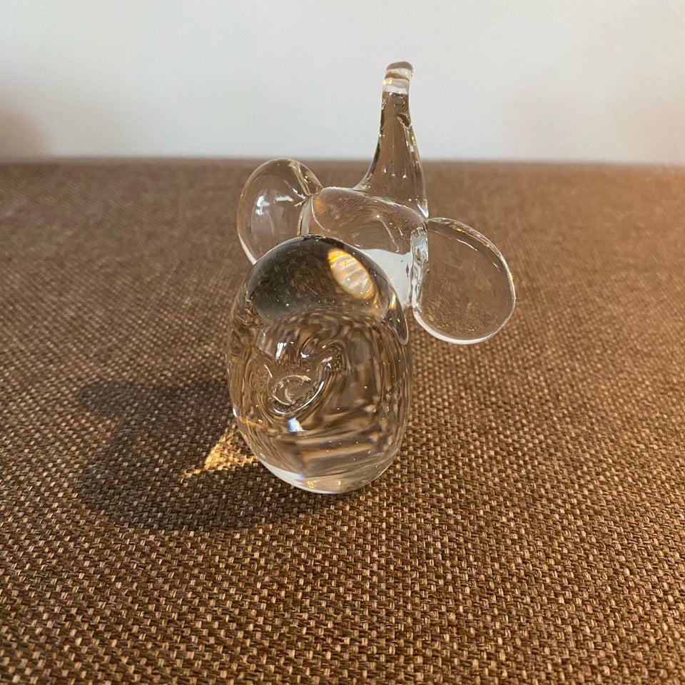 Glas elefant, Ukendt