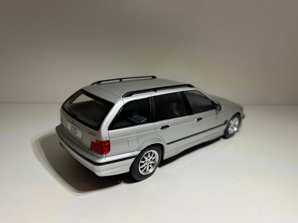 Modelbil, Mcg BMW 325i touring e36,