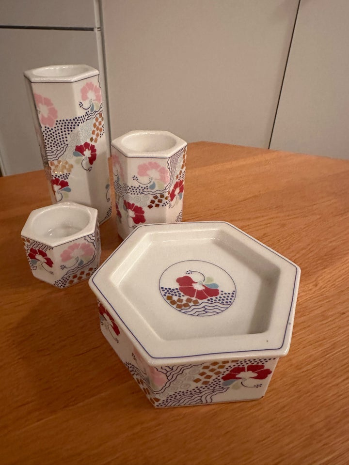 Porcelæn, Sæt med tre fyrfadstager