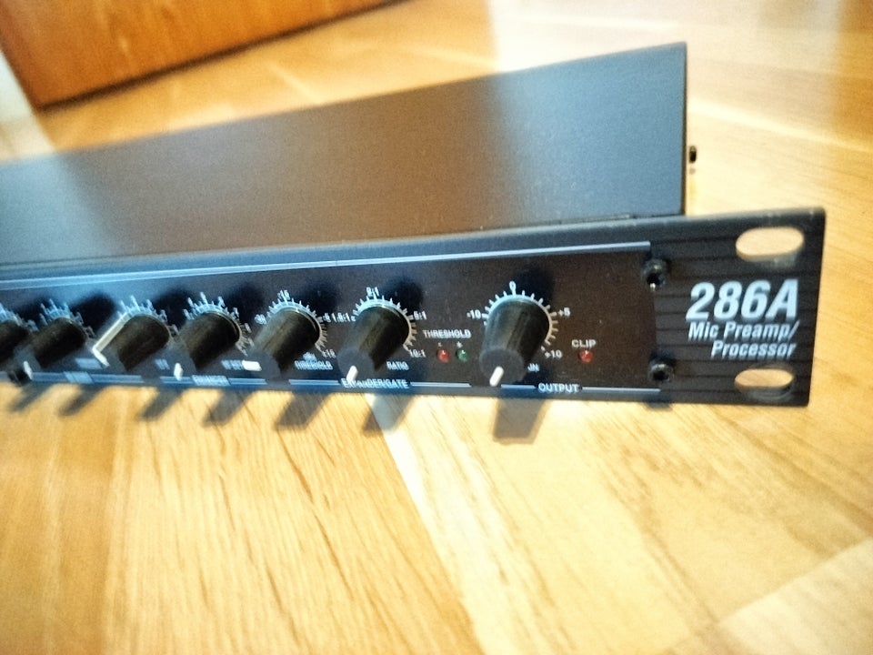 Mic preamp / processor, dbx 286A