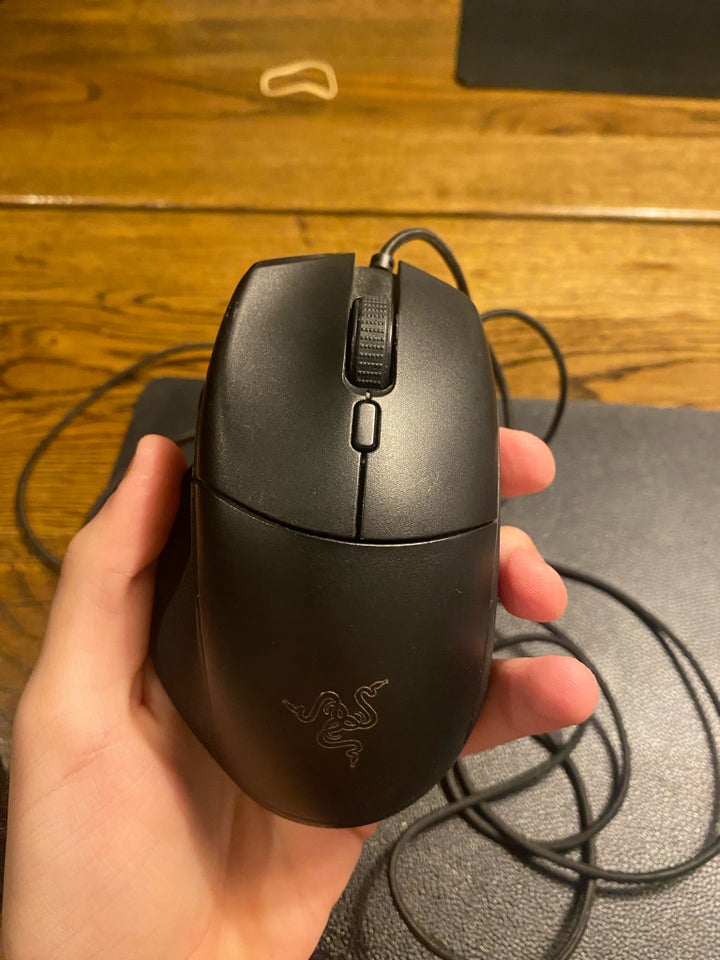 Mus Razer basilisk essential God